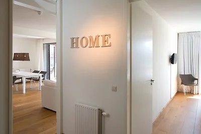 Zeitgenössische Wohnung in Den Haag mit TV