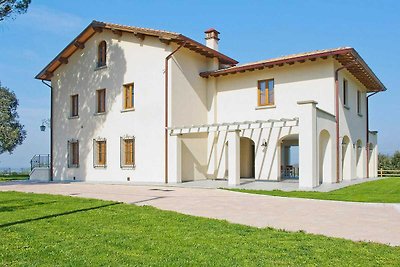 Verlockende Wohnung in Lamporecchio-ehemals T...