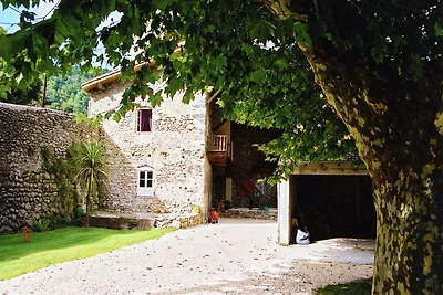 Ruhiges Ferienhaus mit Pool in Ardèche