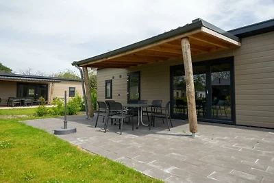 Ferienhaus in Bovenkarspel mit Terrasse