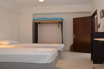 Gerהumiges Apartment mit Meerblick in Saranda