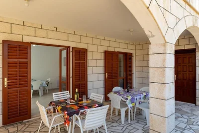 Villa Valjalo - Two Bedroom Apartment With Se...