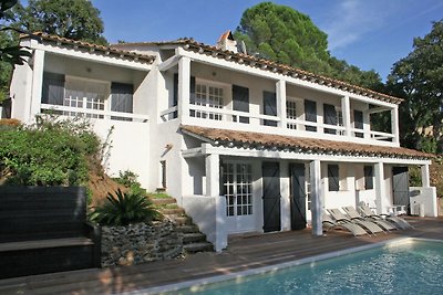 Villa amueblada con gusto, con piscina privad...