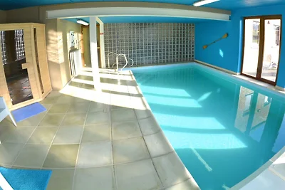 Geräumige Villa mit Schwimmbad in Gesves