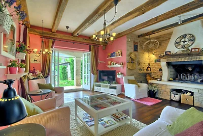 Luxuriöse Villa in Banki mit Swimmingpool