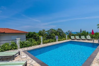 Casa de vacaciones en Labin con piscina.