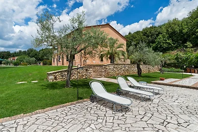 Belvilla di OYO La Farnia