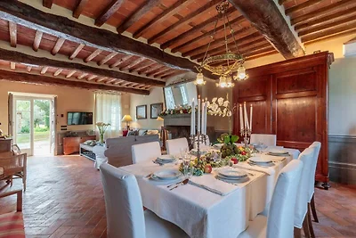 Villa vicino Lucca con forno e giardino