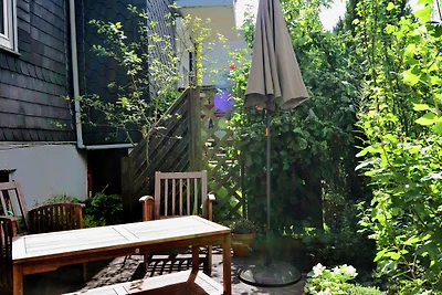 Modernes Appartement in Usseln mit Terrasse