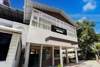 Residenza a schiera Deshabhimani RoadKaloor...