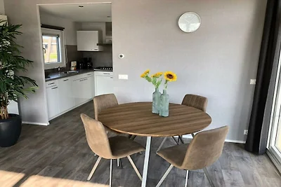 Ferienhaus in Mol mit Terrasse und Wifi