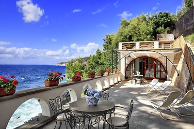 Apartment with terrace, overlooking the sea, ...