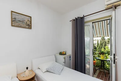 Guest House Bradas- Twin Room with Shared Bat...