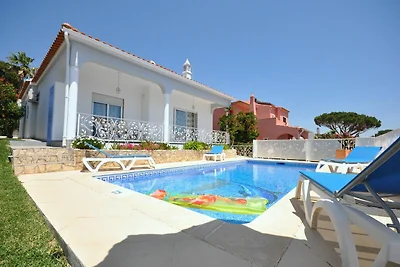 Geräumige Villa im Ferienort Vilamoura mit pr...