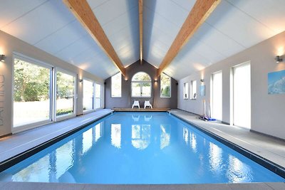 Luxuriöses Ferienhaus mit Swimmingpool in...