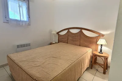 Appartement aan het strand met zwembad