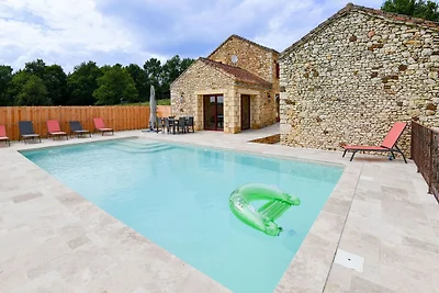 Maestosa casa vacanze con piscina