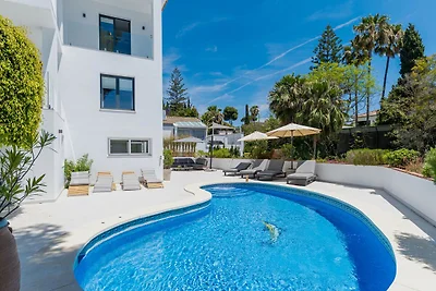 Elegant Villa with sea Views & Pool Marbella