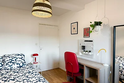 Camera accogliente in un accogliente appartam...