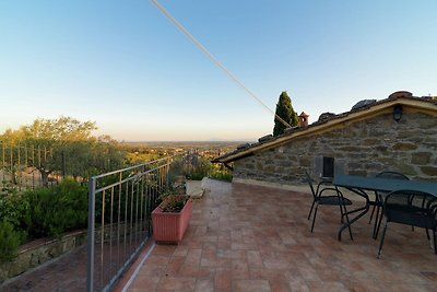 Wonderful Holiday Home in Cortona with...