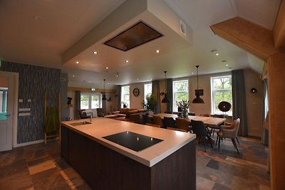 Schönes Ferienhaus in Heino mit Schwimmbad