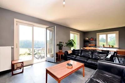 Modernes Ferienhaus in Flobecq mit Garten