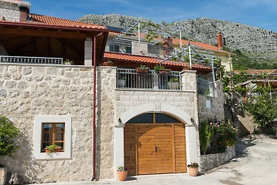 Villa tradizionale con piscina a Gruda