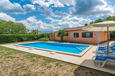 Vakantiehuis in Tinjan met zwembad
