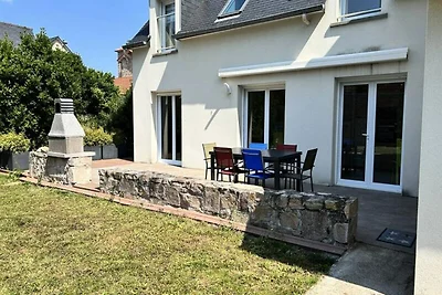 Haus in der Nähe des großen Strandes von...