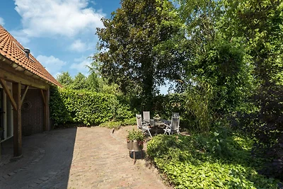 Haus mit großem Garten auf dem Bauernhof...