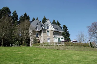 Groot landhuis in Stavelot midden in de...