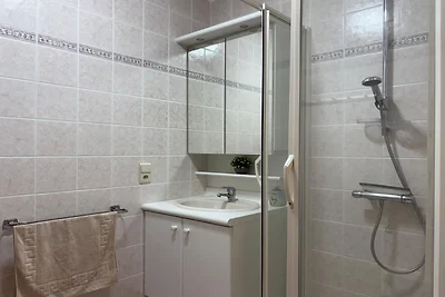 Moderne Unterkunft mit Balkon und Meerblick