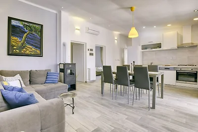 Boutique-Villa in Peroj mit Garten