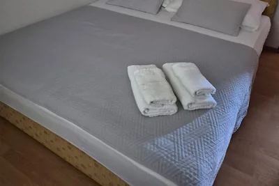 Villa Stella - Two Bedroom Apartment with Bal...