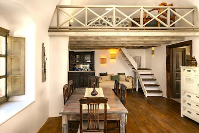 Historische villa met grotzwembad en uitzicht...