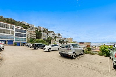 Apartment mit Balkon