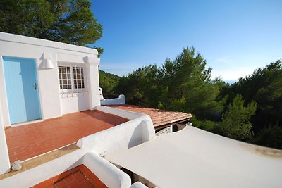 Villa op Ibiza, verscholen tussen het groen m...