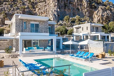 Villa in Kalythie mit Pool