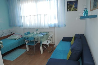 Studio voor 3 personen vlakbij de zee.