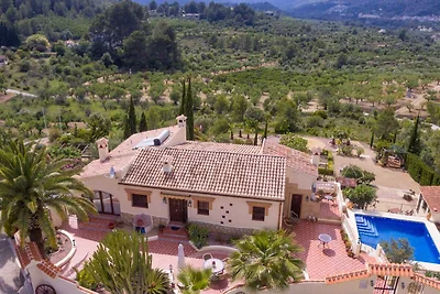 Accogliente villa con piscina privata a...