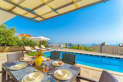 Villa in Kalkan mit Schwimmbecken
