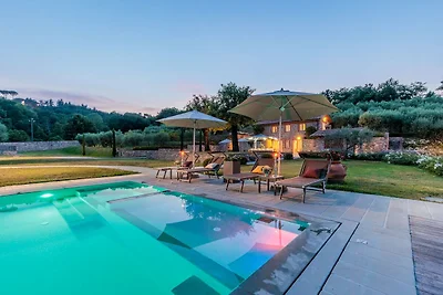 Moderne Toscaanse villa met privézwembad