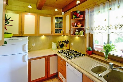Ferienhaus am See, privater Garten, Oswino