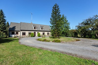 Villa mit großem Garten in der Nähe von Brügg...