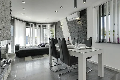 Villa in Fažana nahe Strand mit Pool