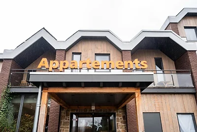 Paar übernachtet im Ferienpark Hambachtal