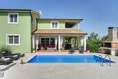 Villa con piscina e jacuzzi