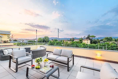 Modern panoramisch loft met terras, lift