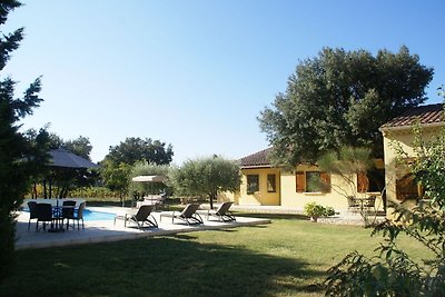 Stunning Villa in Sorgues with Swimming Pool