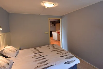 Bauernhaus in der Nהhe des Flusses in...